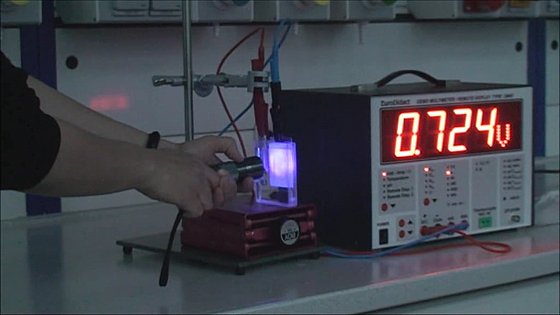 Photogalvanische Eintopfzelle mit Taschenlampen